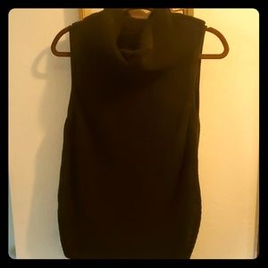 Sleeveless turtle sweater
